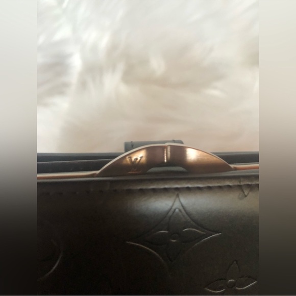 Authentic Louis Vuitton Monogram Mat Kisslock Wallet - Picture 11 of 15